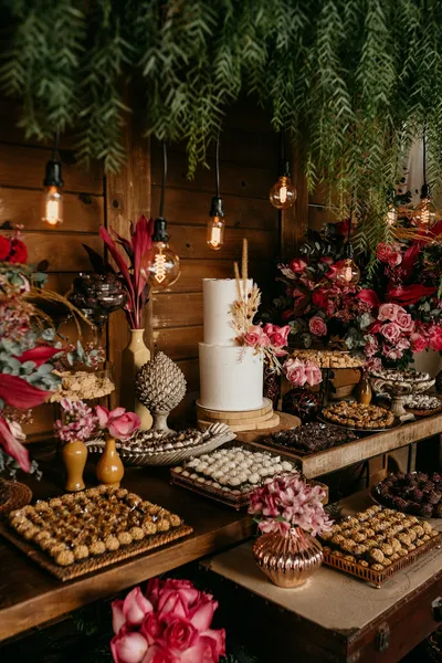 Personalizing Your Wedding Cake Beyond Traditional TiersIllustration